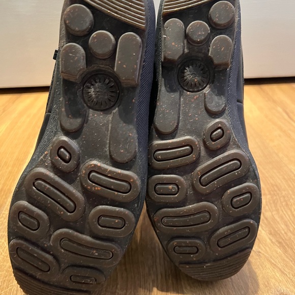 Ugg Black Women's Snow Boots - Picture 6 of 7